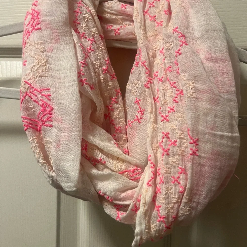 American‎ Outfitters Pink Embroidery Patterned Women's Infinity Scarf. OS
